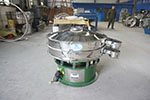 1000型三次元振動篩，產量可達1100kg/h。