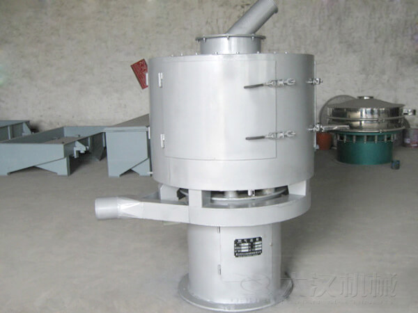 氣流篩與其它普通振動篩不同的是其采用的是立式篩網，篩分主要動力來自風機的吹動帶動物料撲向篩網，從而完成篩分目的。